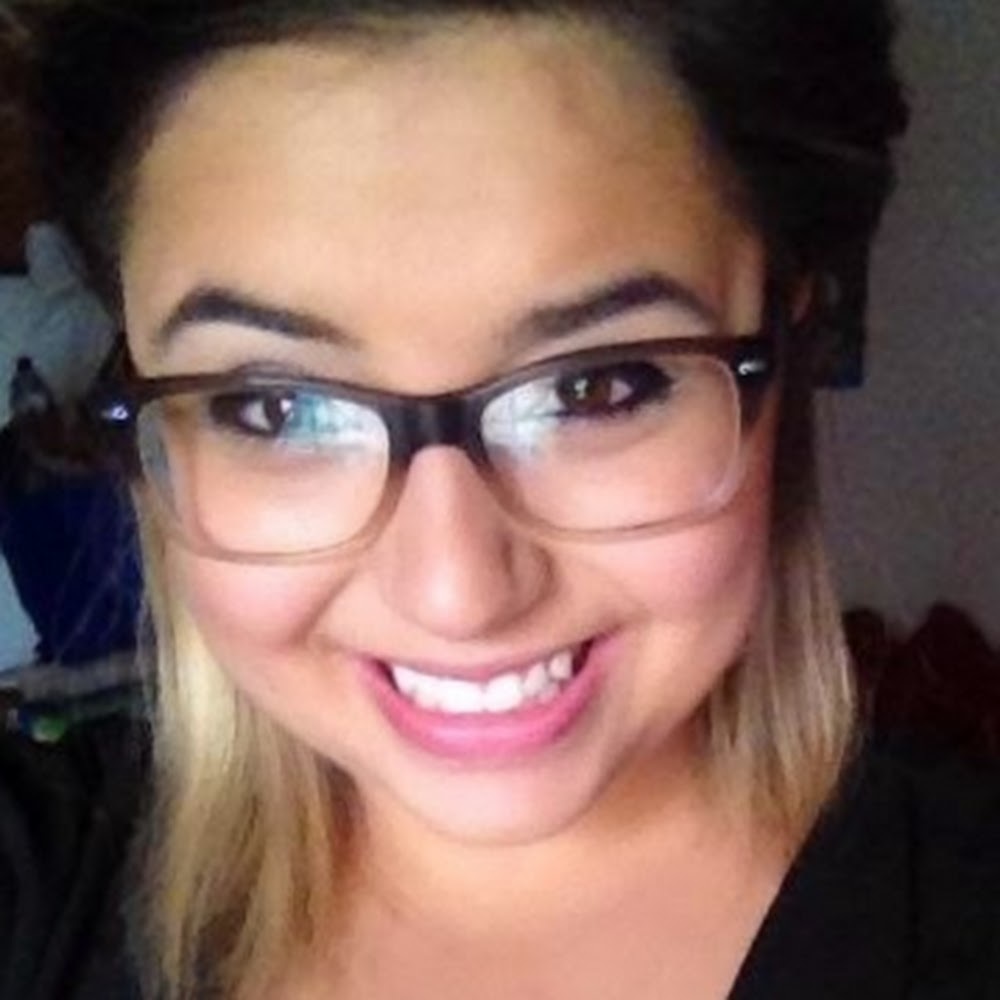 Meet your Posher, Elise